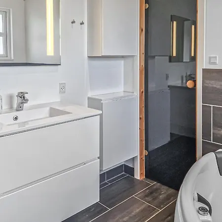 Сasa de vacaciones Stunning Home In Lokken With Sauna *